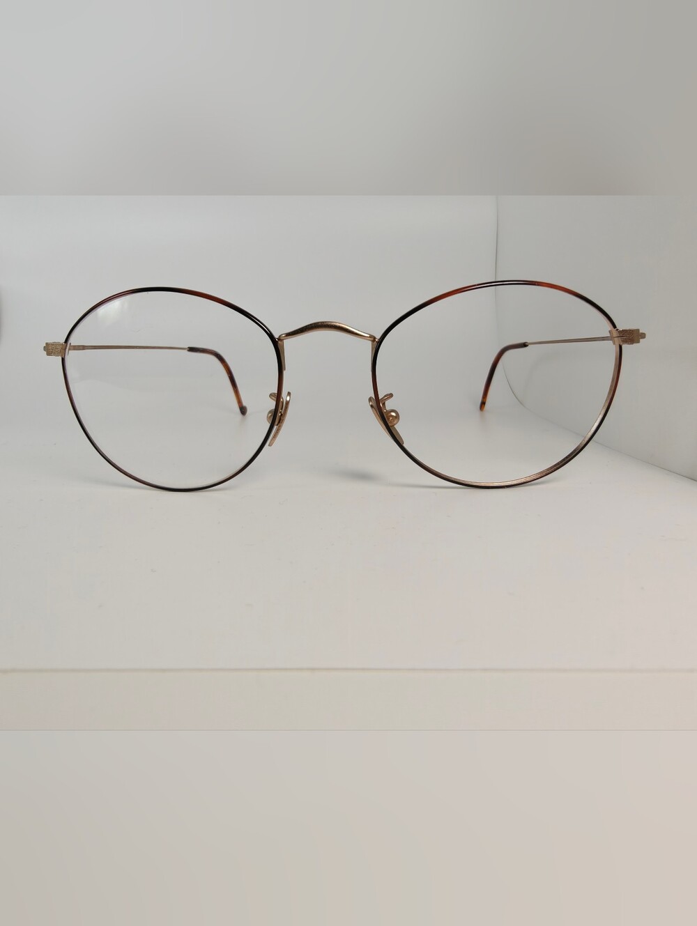 Village 16. 51-19. Lightweight Round Metal Frame Glasses in Gold with Brown Rim
